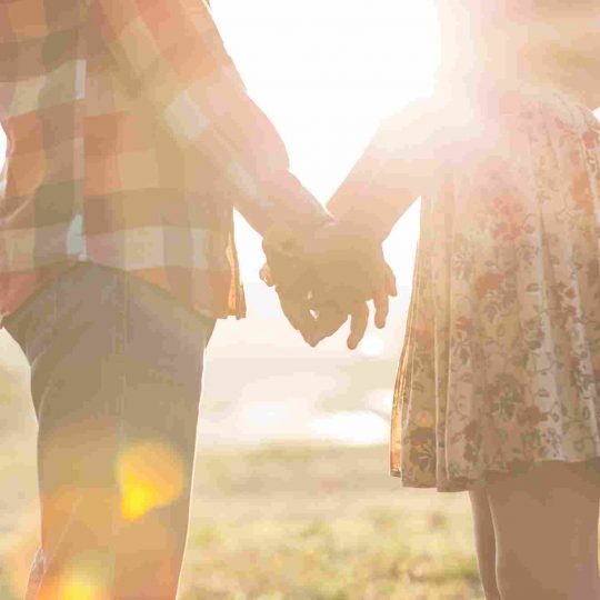 https://paper-plane.de/wp-content/uploads/sites/12/2015/09/couple-cover-image-holding-hands-540x540.jpg